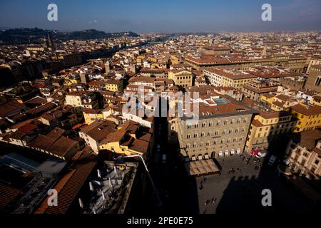 Vista dalla torre Pazzo Vecchio sulla città di Firenze in Italia Foto Stock