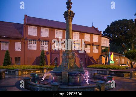 Malesia, Malacca, Piazza olandese, Stadthuys, fontana, Foto Stock