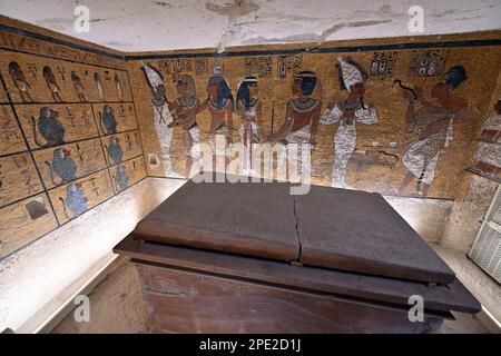 L'illustrazione mostra una visita alla Tomba di Tutankhamon, il secondo giorno di una visita reale in Egitto, dal 14 al 16 marzo, nella Valle dei Re, a Luxor, Egitto, Mercoledì 15 marzo 2023. La Regina e la Principessa della Corona si trovano nel paese per una gita ufficiale di tre giorni. Intraprendono lo stesso viaggio in Egitto che la regina Elisabetta (la moglie del re Alberto i) ed il suo figlio Leopold - più successivamente re Leopold III - hanno fatto esattamente 100 anni fa. FOTO DI BELGA ERIC LALMAND Foto Stock