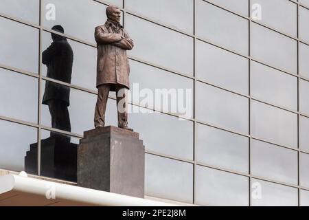 Statua di Sir Alex Ferguson a Old Trafford, sede del Manchester United Foto Stock