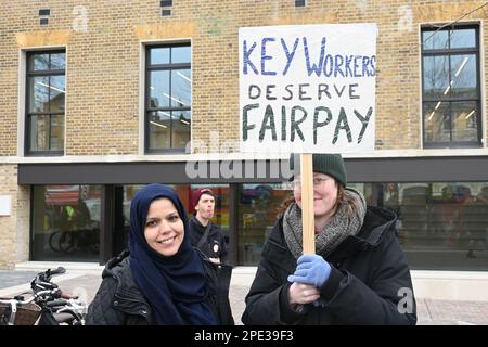 Whitechapel, Londra, Regno Unito. 15th Mar, 2023. Dimostrazione: Salvare lo sciopero nazionale delle nostre scuole il giorno del budget. Dieci migliaia di insegnanti, medici, infermieri, genitori e bambini e tutti marzo e chiede un aumento salariale minimo del 5 per cento dovrebbe corrispondere all'inflazione. Credit: Vedi li/Picture Capital/Alamy Live News Foto Stock