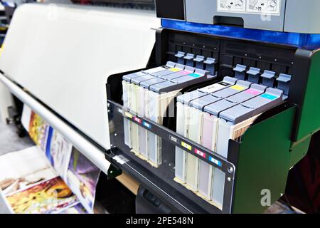 Cartucce a colori per plotter di grande formato Foto Stock