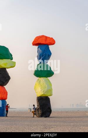 Monti Doha di Ugo Rondinone, questa installazione scultorea combina formazioni geografiche con composizioni astratte. Foto Stock