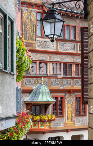 Storico municipio con facciata ornata, Tuebingen, Baden-Wuerttemberg, Germania Foto Stock