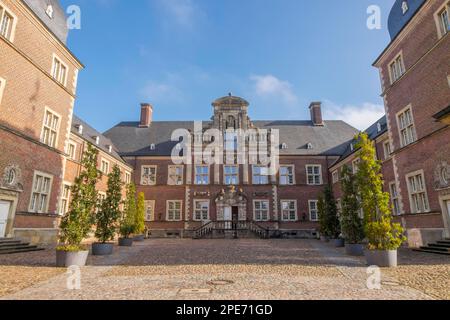 Castello barocco e ormeggiato Ahaus, oggi sede dell'Accademia tecnica Ahaus, cortile, Ahaus, Muensterland, Nord Reno-Westfalia, Germania Foto Stock