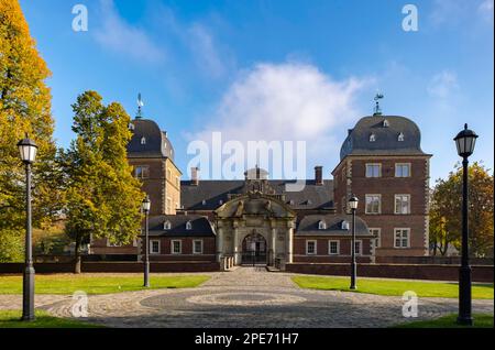 Barocco e castello ormeggiato Ahaus, oggi sede della Accademia tecnica Ahaus, Ahaus, Muensterland, Nord Reno-Westfalia, Germania Foto Stock