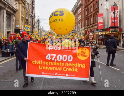 Londra, Inghilterra, Regno Unito. 15th Mar, 2023. MARK SERWOTKA, Segretario Generale DEL PCS e FRAN HEATHCOTE, Presidente DEL PCS, si sono imbattuti in una marcia a Whitehall con i membri DEL PCS (Public and Commercial Services Union) in occasione della Giornata del budget in cui chiedevano la giusta retribuzione, mentre vari sindacati di diversi settori hanno organizzato walkouts in tutto il Regno Unito. (Credit Image: © Vuk Valcic/ZUMA Press Wire) SOLO PER USO EDITORIALE! Non per USO commerciale! Foto Stock