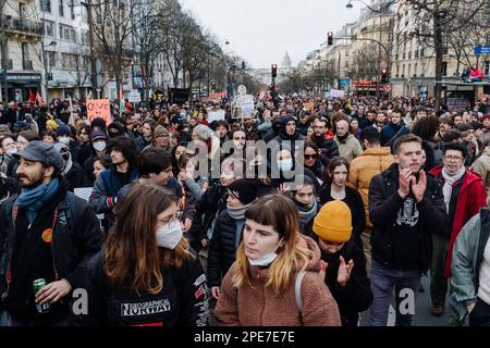 Parigi, Francia. 15th Mar, 2023. Jan Schmidt-Whitley/le Pictorium - dimostrazione contro la riforma pensionistica a Parigi - 15/3/2023 - Francia/Parigi/Parigi - decine di migliaia di persone si sono riunite a Parigi per appello dell'interUnione per mostrare la loro opposizione alla riforma portata dal governo di Elisabeth Borne. Scontri occasionali scoppiarono durante tutto il giorno. Credit: LE PICTORIUM/Alamy Live News Foto Stock