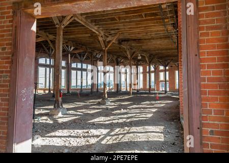 Evanston, Wyoming, la storica rotonda e i binari, costruiti dalla Union Pacific Railroad nel 1912. L'edificio aveva 28 baie per la ferrovia e. Foto Stock