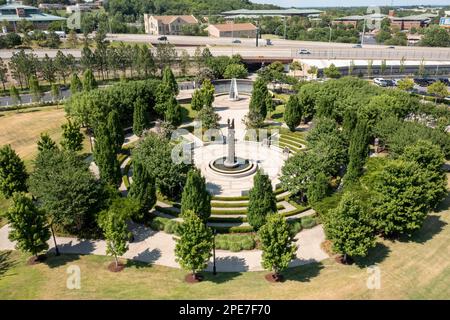 Tulsa, Oklahoma, il John Hope Franklin Reconciliation Park, un monumento commemorativo basato sul massacro di razza del 1921 in cui molti afroamericani sono stati assassinati Foto Stock