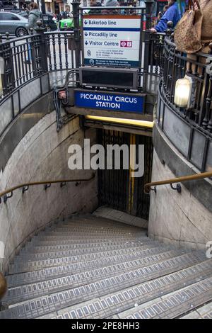 Londra, Regno Unito. 15th Mar, 2023. Le stazioni dei treni e delle tube sono chiuse o servono poco come azione di sciopero da parte di ASLEF e RMT. Credit: Sinai Noor/Alamy Live News Foto Stock