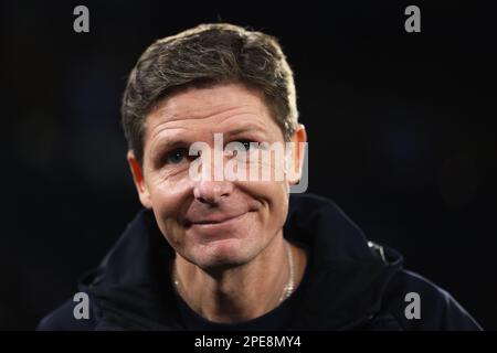 Neapel, Italia. 15th Mar, 2023. Calcio: Champions League, SSC Napoli - Eintracht Francoforte, knockout round, round del 16, seconda tappa, Stadio Diego Armando Maradona. L'allenatore di Francoforte Oliver Glasner sorride prima della partita. Credit: Oliver Weiken/dpa/Alamy Live News Foto Stock