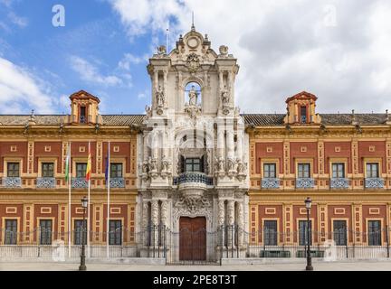 Facciata del Palazzo di San Telmo, sede della Presidenza della Junta de Andalucia. Edificio barocco situato a Siviglia tra il 17th e il 18th centur Foto Stock