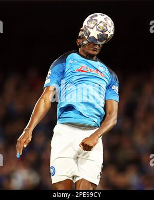 Neapel, Italia. 15th Mar, 2023. Calcio: Champions League, SSC Napoli - Eintracht Francoforte, knockout round, round del 16, seconda tappa, Stadio Diego Armando Maradona. Victor Osimhen di Napoli segna il gol per 1:0. Credit: Oliver Weiken/dpa/Alamy Live News Foto Stock