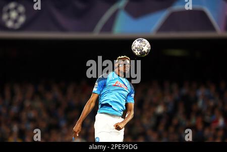 Neapel, Italia. 15th Mar, 2023. Calcio: Champions League, SSC Napoli - Eintracht Francoforte, knockout round, round del 16, seconda tappa, Stadio Diego Armando Maradona. Victor Osimhen di Napoli segna il gol per 1:0. Credit: Oliver Weiken/dpa/Alamy Live News Foto Stock