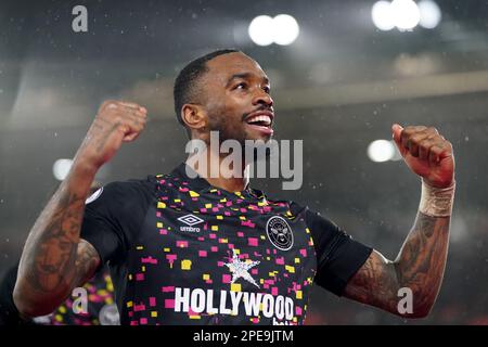 Ivan Toney di Brentford celebra la vittoria dei suoi schieramenti dopo la partita della Premier League al St Mary's Stadium di Southampton. Data immagine: Mercoledì 15 marzo 2023. Foto Stock