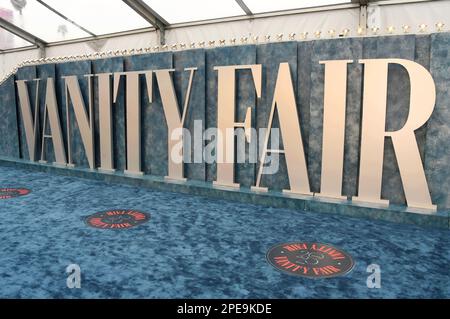 BEVERLY HILLS, CALIFORNIA - MARZO 12: Atmosfera al 2023° Vanity Fair Oscar Party ospitato da Radhika Jones al Walis Annenberg Center for the Perfor Foto Stock