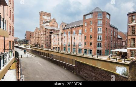 Shrewsbury Shropshire regno unito 20, ottobre 2022 gli edifici storici del mulino a vapore a cheshire un grande complesso industriale sul fiume ora convertito Foto Stock