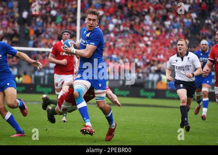 Roma, Lazio, Italia. 11th Mar, 2023. Seconda fila Federico Ruzzo corre con la palla durante il quarto round della partita Guinness Six Nations 2023 disputata nello Stadio Olimpico di Roma Walles ha vinto la sua prima partita nel torneo la partita con punteggio di 17-29. (Credit Image: © Pasquale Gargano/Pacific Press via ZUMA Press Wire) SOLO PER USO EDITORIALE! Non per USO commerciale! Foto Stock