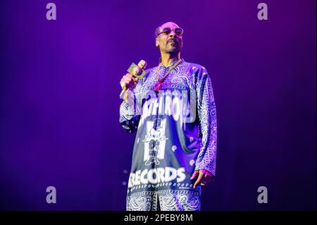 Manchester, Regno Unito. 15th marzo 2023. Calvin Cordozar Broadus Jr. Professionalmente conosciuto come Snoop Dogg suona all'AO Arena, Manchester. 2023-03-15. Credit: Gary Mather/Alamy Live News Foto Stock