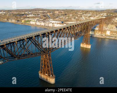 Foto aerea di un ponte pedonale vicino a Poughkeepsie NY sul fiume Hudson Foto Stock