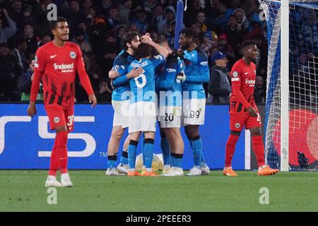 Napoli, Italia. 15th Mar, 2023. Squadre Napoli, durante la partita di campionato dei campioni UEFA tra Napoli e Eintracht Francoforte, risultato finale Napoli 3, Eintracht Francoforte 0. Partita giocata allo stadio Diego Armando Maradona. Napoli, Italia, 16 Mar, 2023. (Foto di Vincenzo Izzo/Sipa USA) Credit: Sipa USA/Alamy Live News Foto Stock