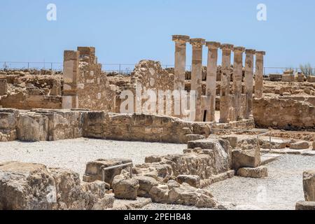 23 maggio 2022, Paphos, Cipro: La Casa di Teseo nel Parco Archeologico di Paphos. Nea Pafos è un sito archeologico vicino al porto di Paphos a Cipro che ospita i resti di quella che un tempo era la capitale dell'isola. Dal 1980, Nea Pafos è patrimonio dell'umanità dell'UNESCO. La Repubblica di Cipro si trova in un crocevia storico e culturale tra Europa e Asia. Le sue principali città, la capitale di Nicosia, Limassol, Famagosta e Paphos, hanno assorbito le influenze di generazioni di conquistatori, pellegrini e viaggiatori e hanno un'aria cosmopolita e provinciale. (Credit Image: © Ruar Foto Stock