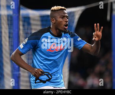 Napoli, Italia. 15th Mar, 2023. Victor Osimhen di Napoli celebra il suo gol durante un round della UEFA Champions League di 16 partita di seconda tappa tra Napoli ed Eintracht Francoforte a Napoli, 15 marzo 2023. Credit: Alberto Lingria/Xinhua/Alamy Live News Foto Stock