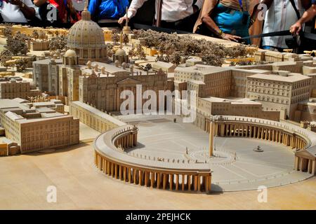 Modello di replica della Basilica di San Pietro e di Piazza San Pietro nei Musei Vaticani, Città del Vaticano, Europa Foto Stock