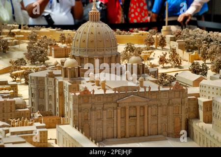 Modello di replica della Basilica di San Pietro e di Piazza San Pietro nei Musei Vaticani, Città del Vaticano, Europa Foto Stock