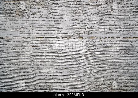 Intonaco decorativo grigio sulla parete con strisce orizzontali pressate. Sfondo intonaco Foto Stock