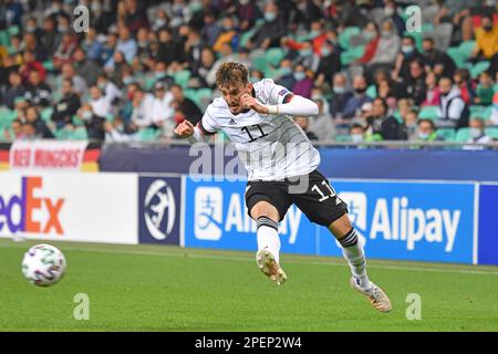 Lubiana, Stadio Stozice. 6th giugno, 2021. Mergim Berisha per la nazionale? Il movimento potrebbe causare una sorpresa e essere chiamato alla squadra nazionale. FOTO D'ARCHIVIO *** Mergim BERISHA (GER), azione, azione singola, immagine singola, ritaglio, Full body shot, full figure Germania (GER)-Portogallo (por) 1-0, calcio U-21, finale Campionato europeo UEFA Under21 2021 in Ungheria/Slovenia il 6th giugno 2021 a Lubiana, Stadio Stozice. Credit: dpa/Alamy Live News Foto Stock