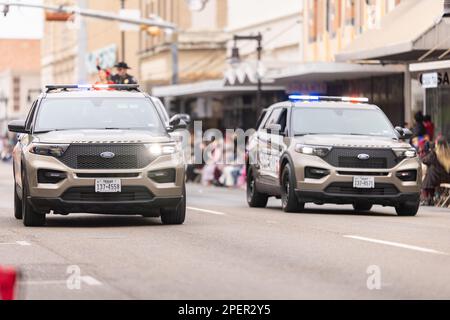 Brownsville, Texas, USA - 26 febbraio 2022: Charro Days Grand International Parade, Ford Explorer Interceptor in servizio dello sceriffo Dpt. Foto Stock