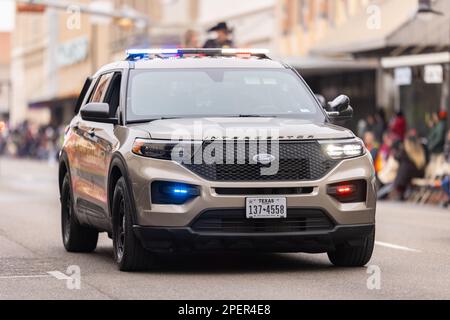 Brownsville, Texas, USA - 26 febbraio 2022: Charro Days Grand International Parade, Ford Explorer Interceptor in servizio dello sceriffo Dpt. Foto Stock