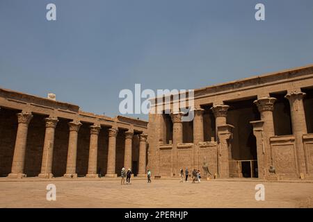 Il tempio di Horus a Edfu ad Assuan, Egitto Foto Stock