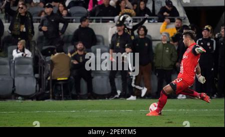 15 marzo 2023: Leonel Moreira, portiere di Alajuelense lancia un calcio di gol nella seconda metà del gioco. Alajuelense 2:1 LAFC, 2023 CONCACACAF Champions League round del 16, Bom Stadium, Los Angeles, CA, USA, Marzo 15, 2023. (Credit Image: © Scott Mitchell/ZUMA Press Wire) SOLO PER USO EDITORIALE! Non per USO commerciale! Foto Stock