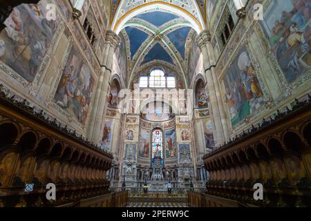 PAVIA, ITALIA, 28 DICEMBRE 2022 - Vista del Coro della Certosa di Pavia, Monastero di Santa Maria delle grazie, il complesso monumentale storico Foto Stock