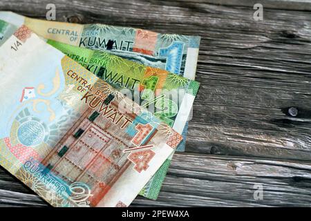 Kuwaiti uno, mezzo e quarto dinari banconote di carta denaro banconote banconote banconote valuta caratteristiche la grande moschea, torre di liberazione, dhow nave, tartaruga marina, fis Foto Stock