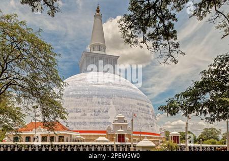 09 10 2007 Ruwanweli Maha Seya Ruwanwelisaya stupa in Anuradhapura; Sri Lanka.Asia. Foto Stock