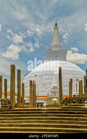 09 10 2007 Ruwanweli Maha Seya Ruwanwelisaya stupa in Anuradhapura; Sri Lanka.Asia. Foto Stock