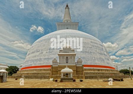 09 10 2007 Ruwanweli Maha Seya Ruwanwelisaya stupa in Anuradhapura; Sri Lanka.Asia. Foto Stock