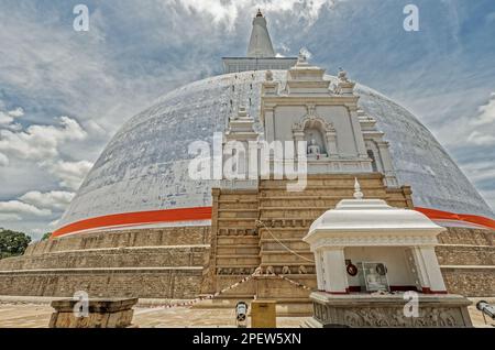 09 10 2007 Ruwanweli Maha Seya Ruwanwelisaya stupa in Anuradhapura; Sri Lanka.Asia. Foto Stock