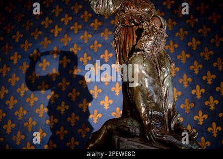 La scultura in bronzo di Donatello di Giuditta e Olofernes, ora in mostra all'interno di Palazzo Vecchio a Firenze Foto Stock