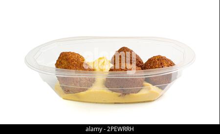 Falafel Balls isolated, palle di ceci fritte, Falafel tradizionali, cibi halal arabi speziati, Falafel su sfondo bianco Foto Stock