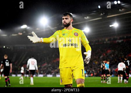 David Raya of Brentford - Southampton v Brentford, Premier League, St Mary's Stadium, Southampton, Regno Unito - 15th marzo 2023 solo per uso editoriale - si applicano le restrizioni DataCo Foto Stock