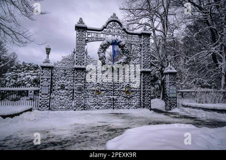 Porte in ferro battuto dei Giardini pubblici di Halifax Sito storico nazionale del Canada eretto per onorare il Battaglione provvisorio di Halifax Foto Stock