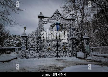 Porte in ferro battuto dei Giardini pubblici di Halifax Sito storico nazionale del Canada eretto per onorare il Battaglione provvisorio di Halifax Foto Stock