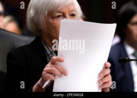 Il Segretario del Tesoro Janet Yellen testimonia di fronte a un'audizione del Comitato delle Finanze del Senato per esaminare la richiesta di bilancio proposta dal Presidente per l'anno fiscale 2024 a Capitol Hill a Washington il 16 marzo 2023. Foto di Yuri Gripas/ABACAPRESS.COM Foto Stock