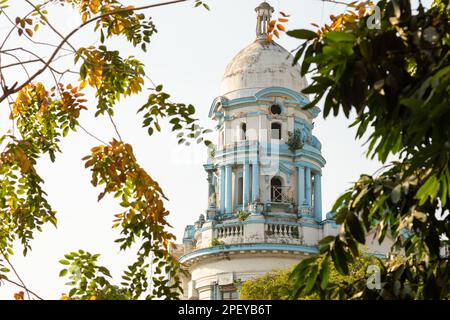 Yangon, Myanmar - 19 dicembre 2019: Edificio di epoca coloniale vicino a Sule Rd, che ospita la MEB Myanma Economic Bank, Yangon, Birmania, Myanmar Foto Stock