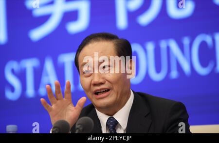 Il Segretario del Partito della provincia di Sichuan Peng Qinghua, e il Governatore di Sichuan Yin li (non in figura) parlano dei risultati ottenuti dalla riduzione della povertà nella provincia di HH in una conferenza stampa a Chengdu, capitale della provincia di ChinaHH Sichuan, il 09 settembre 2020. Secondo le cifre ufficiali rilasciate dalla provincia, il Sichuan è una delle sei province con il pesante fardello della riduzione della povertà in Cina. La sua popolazione povera è distribuita principalmente in quattro aree principali della Prefettura Autonoma di Liangshan Yi, nelle Prefettura e contee Autonoma Tibetane, nei Monti Qinba e nel Monte Wumeng Foto Stock